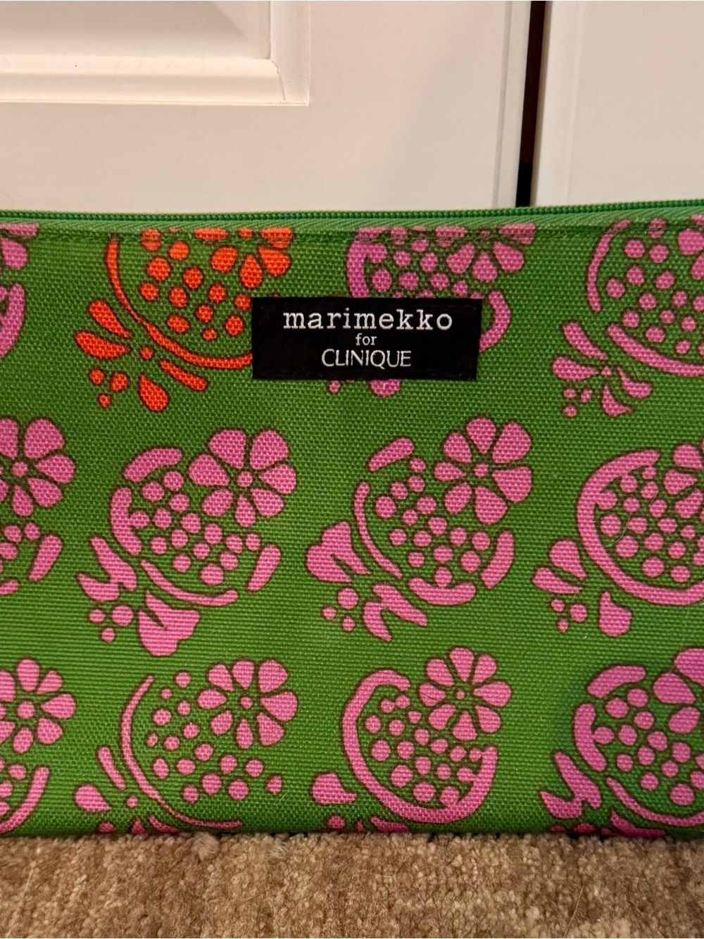 Clinique x Marimekko Green Floral Cosmetic Bag and Card Holder - Picture 9 of 13